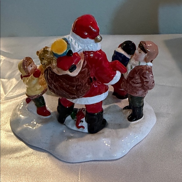 Dept 56 SANTA COMES TO TOWN, 1995 - Picture 4 of 5
